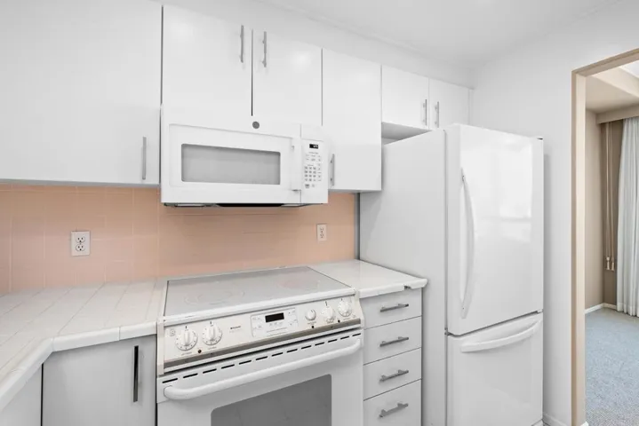 3890 Nobel Drive 1402, San Diego, California 92122