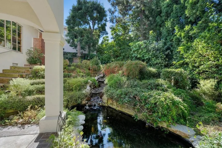 2039 Van Karajan Drive, Rancho Palos Verdes, California 90275