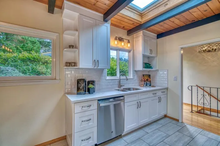 890 Kelmore Street, Moss Beach, California 94038