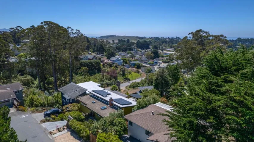 890 Kelmore Street, Moss Beach, California 94038