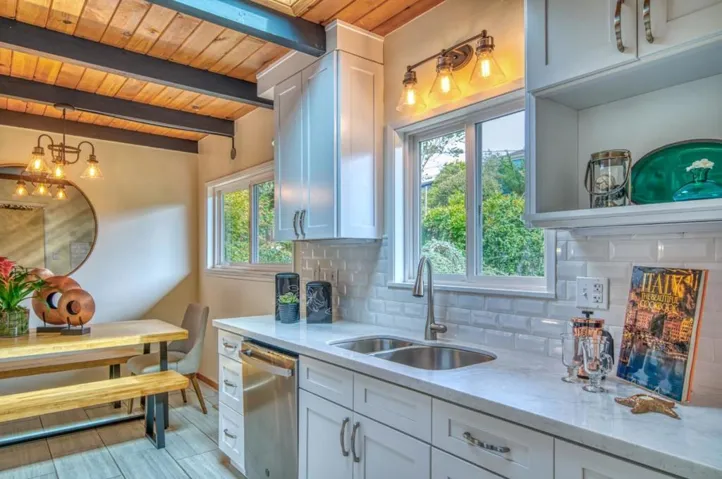 890 Kelmore Street, Moss Beach, California 94038