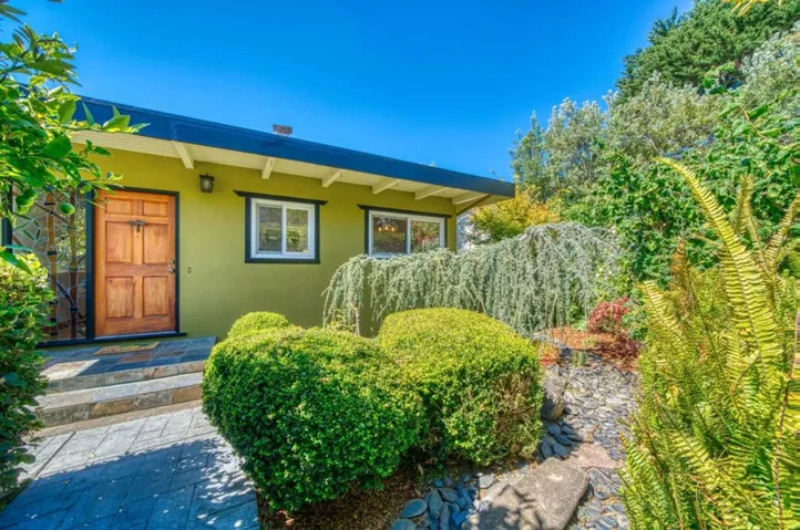 890 Kelmore Street, Moss Beach, California 94038
