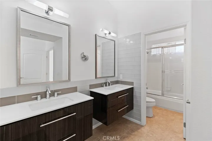 Master Suite #2 - Bath