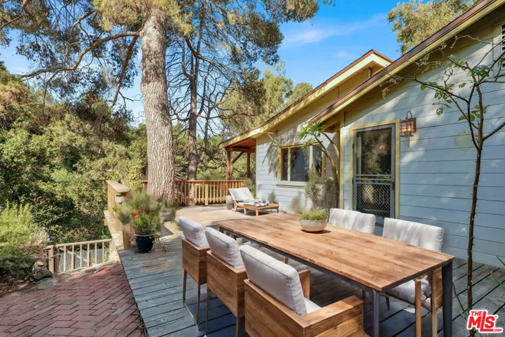 21652 Encina Road, Topanga, California 90290