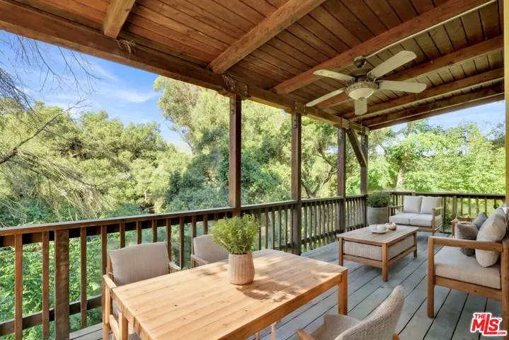 21652 Encina Road, Topanga, California 90290