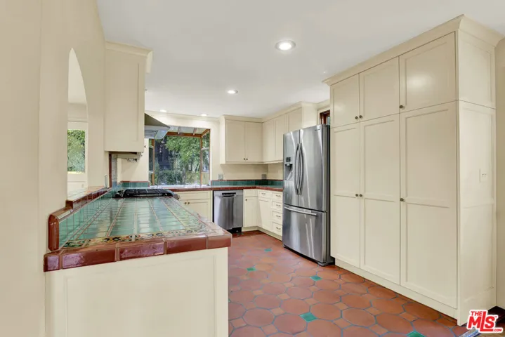 21652 Encina Road, Topanga, California 90290