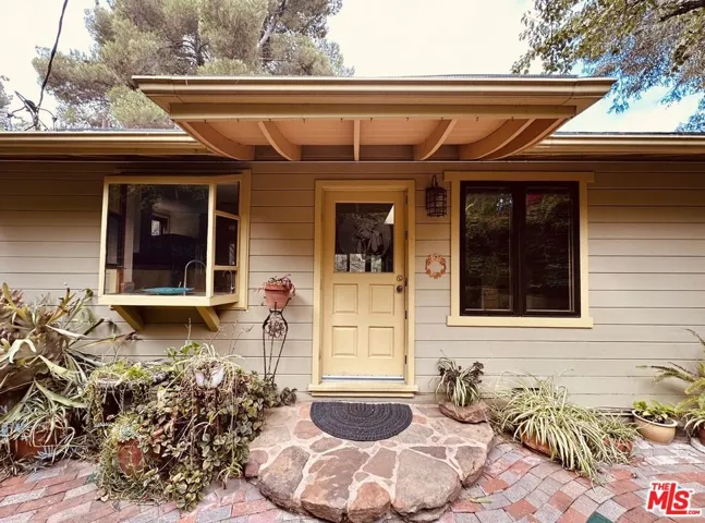21652 Encina Road, Topanga, California 90290