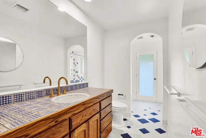 21652 Encina Road, Topanga, California 90290