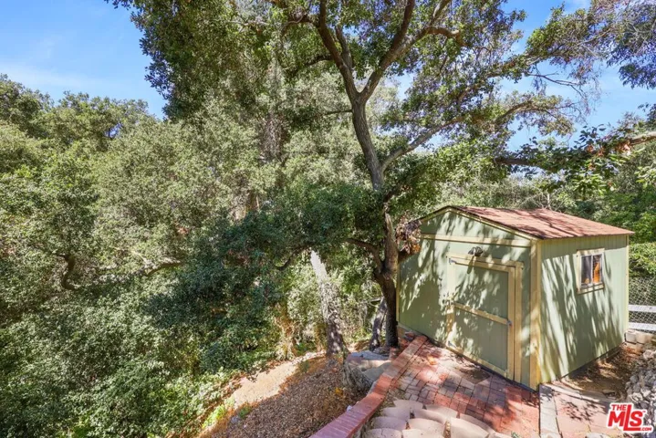 21652 Encina Road, Topanga, California 90290
