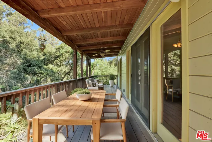 21652 Encina Road, Topanga, California 90290