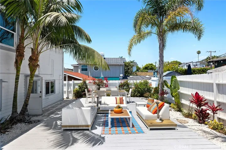 368 Oak Street, Laguna Beach, California 92651