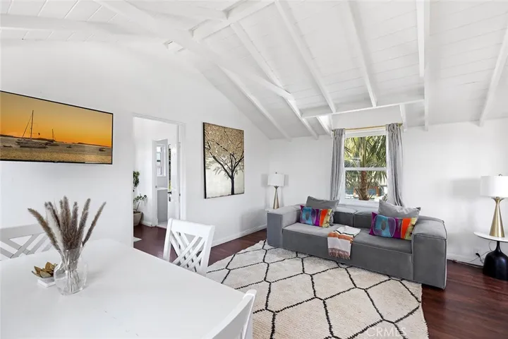 368 Oak Street, Laguna Beach, California 92651