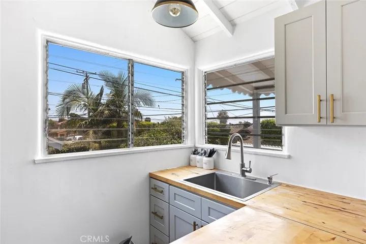 368 Oak Street, Laguna Beach, California 92651