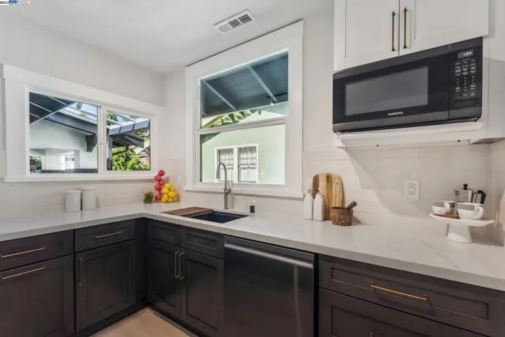 721 Mandana Blvd, Oakland, California 94610