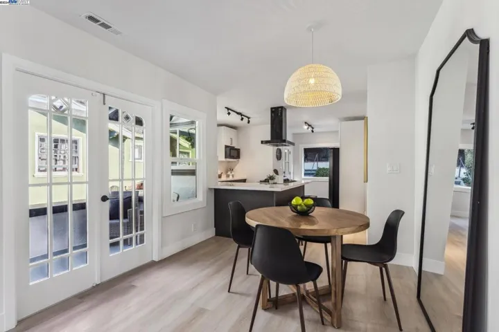 721 Mandana Blvd, Oakland, California 94610