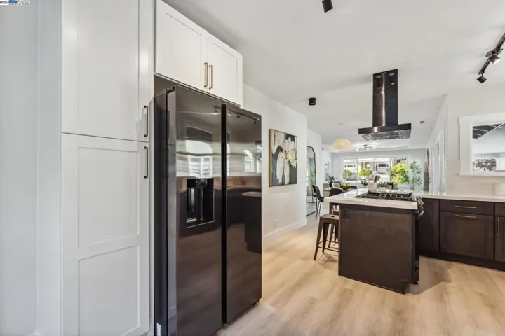 721 Mandana Blvd, Oakland, California 94610
