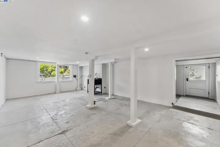 721 Mandana Blvd, Oakland, California 94610