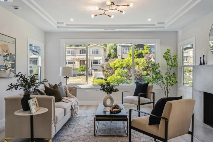 721 Mandana Blvd, Oakland, California 94610
