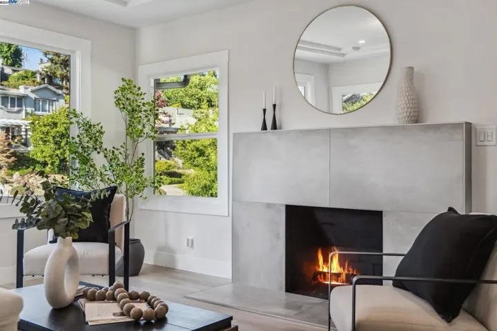 721 Mandana Blvd, Oakland, California 94610