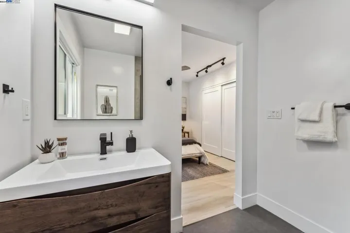 721 Mandana Blvd, Oakland, California 94610