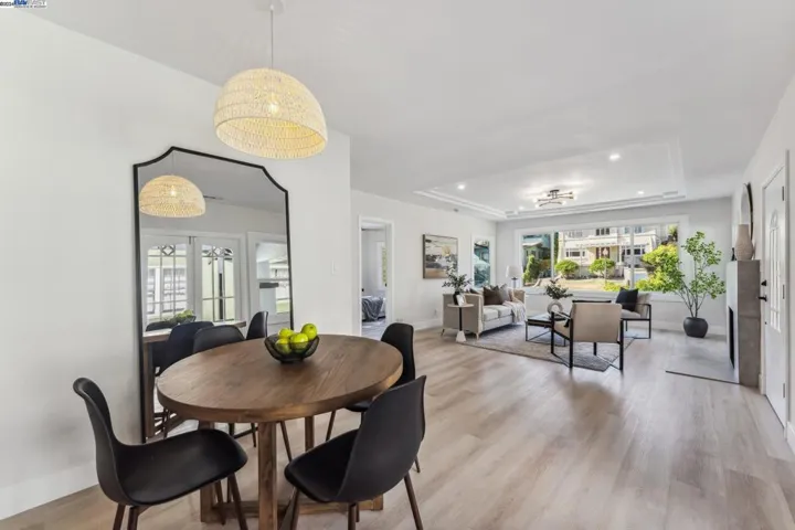 721 Mandana Blvd, Oakland, California 94610