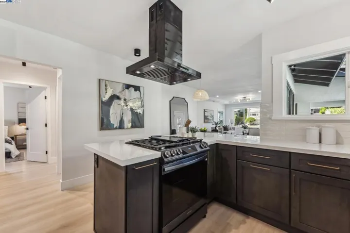 721 Mandana Blvd, Oakland, California 94610
