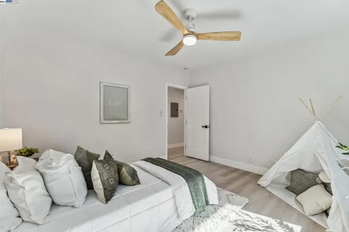 721 Mandana Blvd, Oakland, California 94610