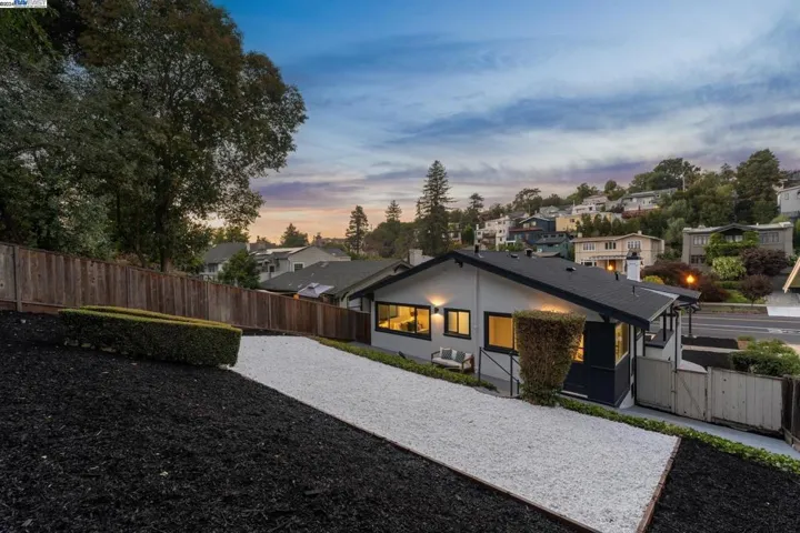721 Mandana Blvd, Oakland, California 94610