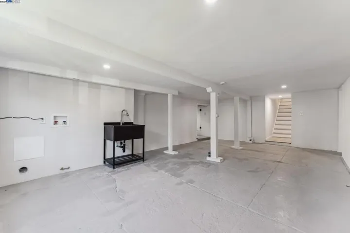 721 Mandana Blvd, Oakland, California 94610