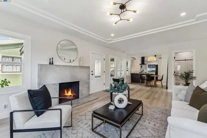 721 Mandana Blvd, Oakland, California 94610