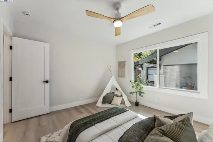 721 Mandana Blvd, Oakland, California 94610