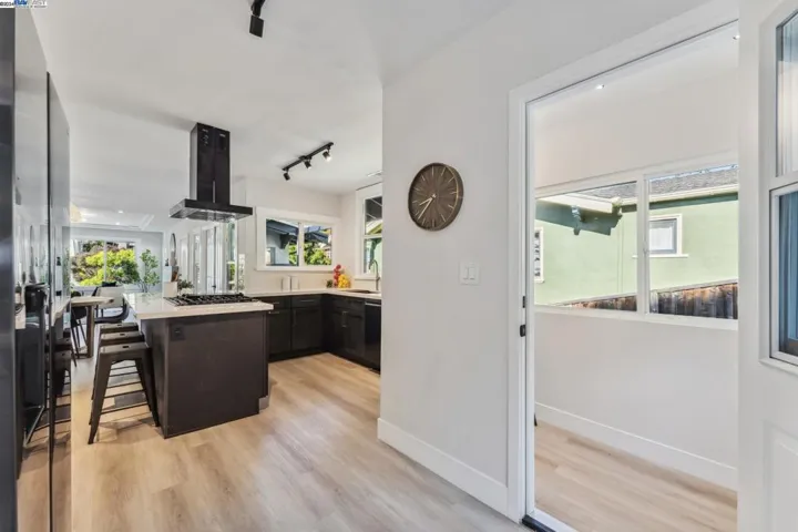721 Mandana Blvd, Oakland, California 94610