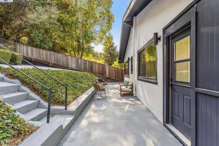 721 Mandana Blvd, Oakland, California 94610
