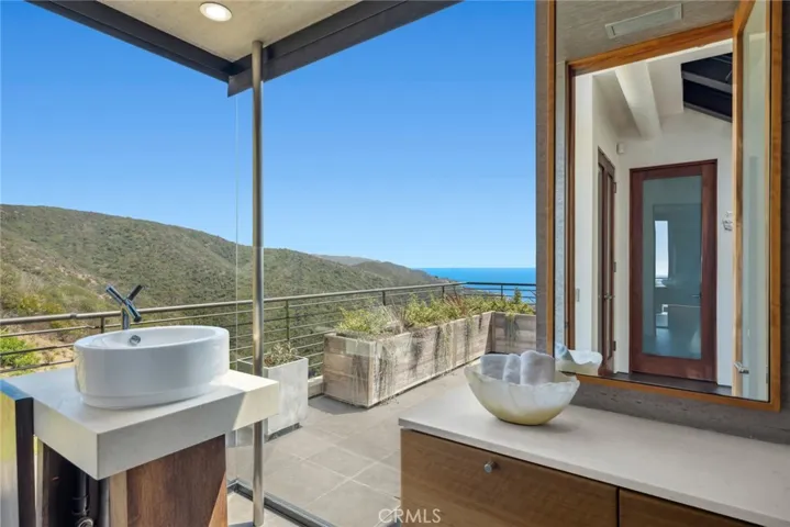 591 Balboa Avenue, Laguna Beach, California 92651