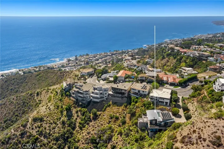 This one-of-a-kind home’s enviable privacy belies its close proximity to beaches, restaurants and shopping.