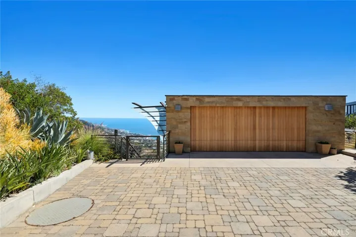 Montage Resort and The Ranch at Laguna Beach are just minutes away, award-winning schools serve the community, and Laguna’s village and Main Beach are only moments away.