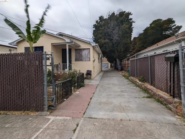 9631 Olive St, Oakland, California 94603