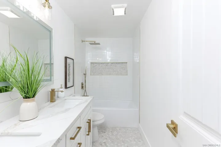 10967 Salinas Way, San Diego, California 92126