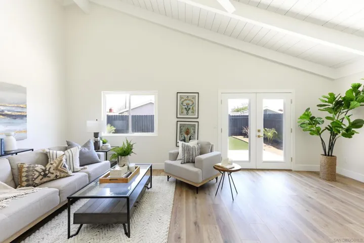 10967 Salinas Way, San Diego, California 92126