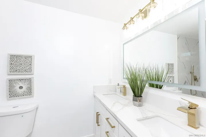 10967 Salinas Way, San Diego, California 92126