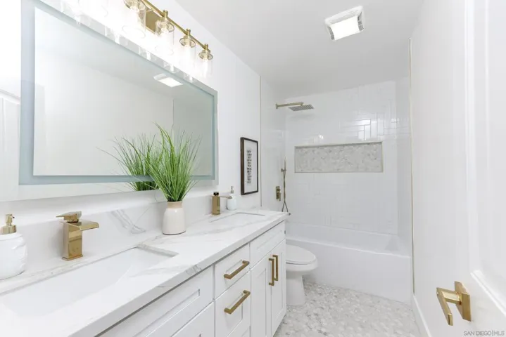10967 Salinas Way, San Diego, California 92126