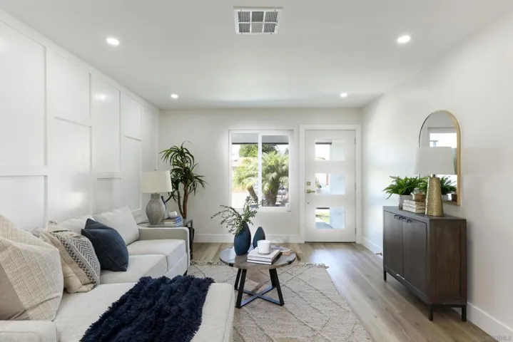 10967 Salinas Way, San Diego, California 92126