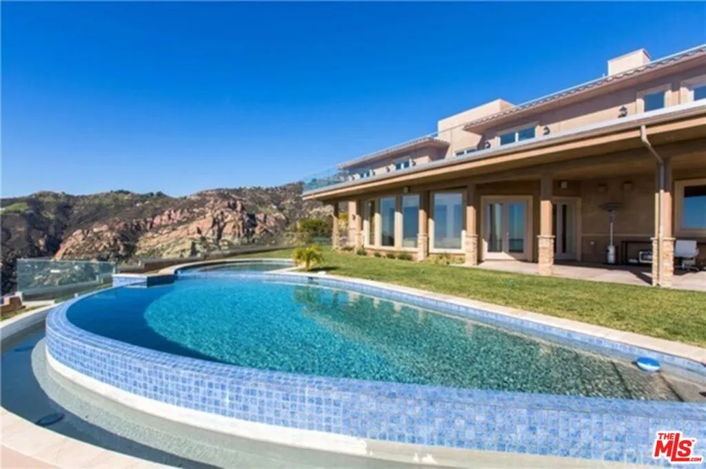23244 W Paloma Blanca Drive, Malibu, California 90265 home-pic-2
