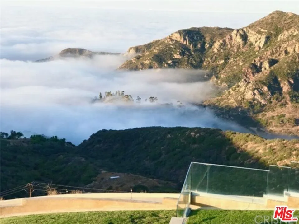 23244 W Paloma Blanca Drive, Malibu, California 90265 home-pic-17