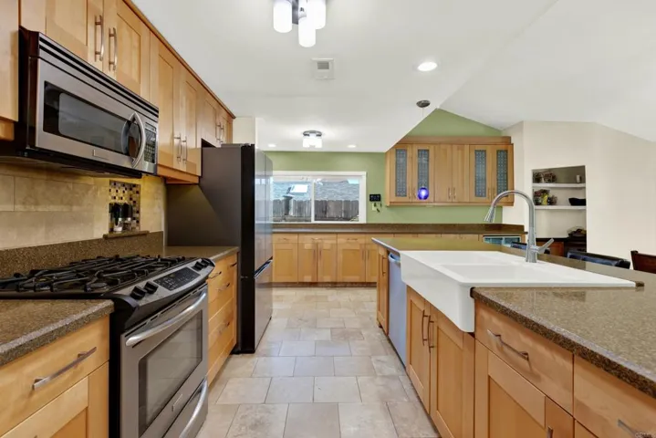 10132 Ashdale Lane, Santee, California 92071
