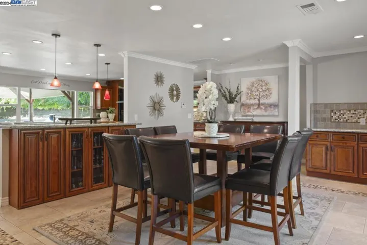 Large Dining Area - Open and Airy