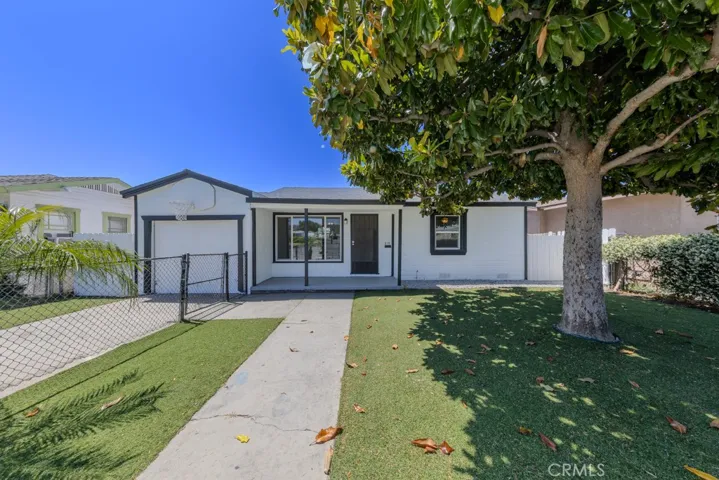Artificial Turf Front House