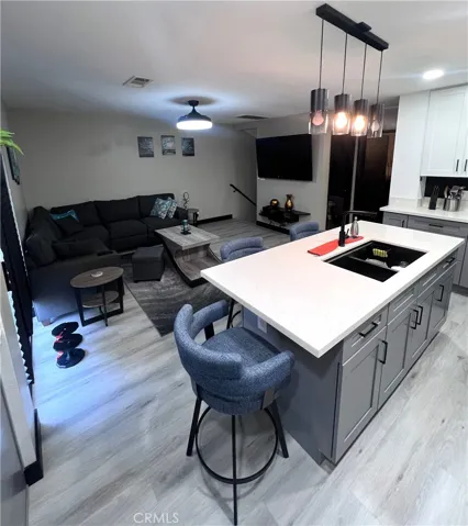 Kitchen & Living