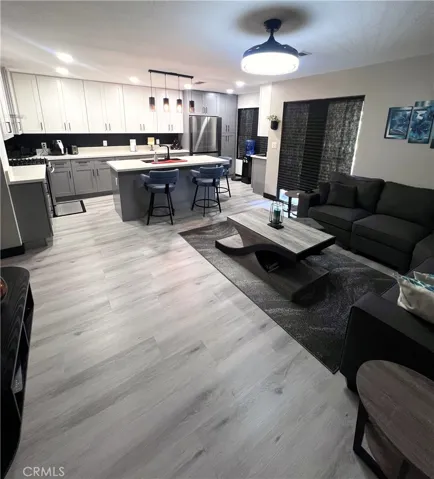 Living & Kitchen