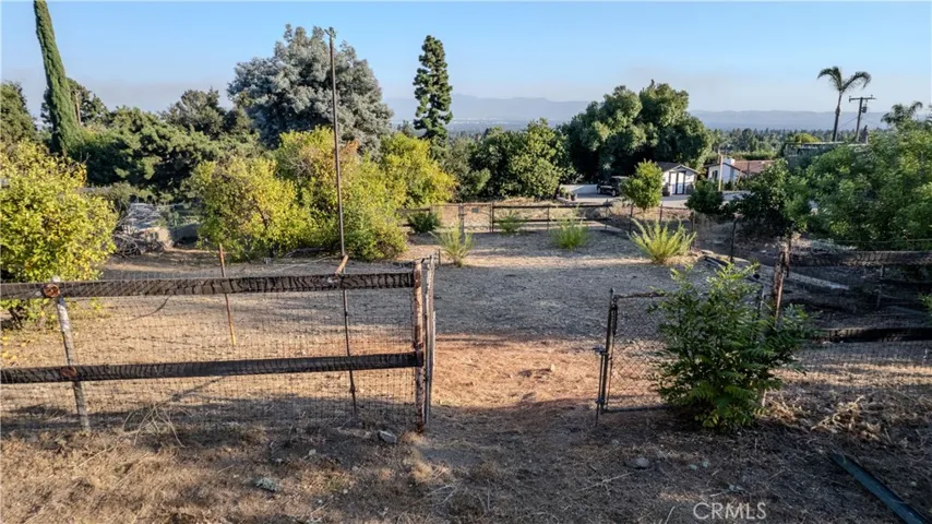 2440 San Antonio Crescent E, Upland, California 91784
